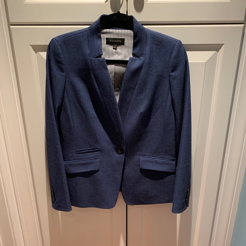 Beautiful jacket, size 2, New Without Tags